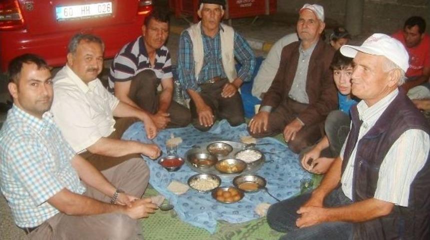 K&ouml;y Geleneklerini Devam Ettiriyorlar