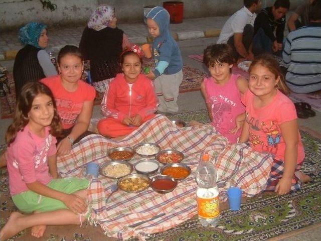 Köy Geleneklerini Devam Ettiriyorlar 2