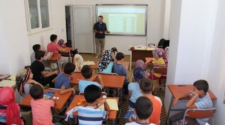 Cami&rsquo;de Akıllı Tahtalı Eğitim