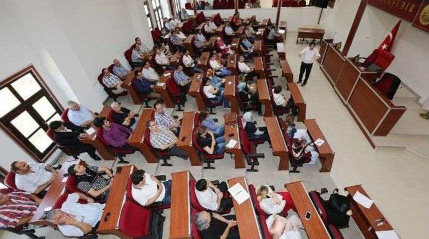 İletişim &Ouml;fkeyi Frenler