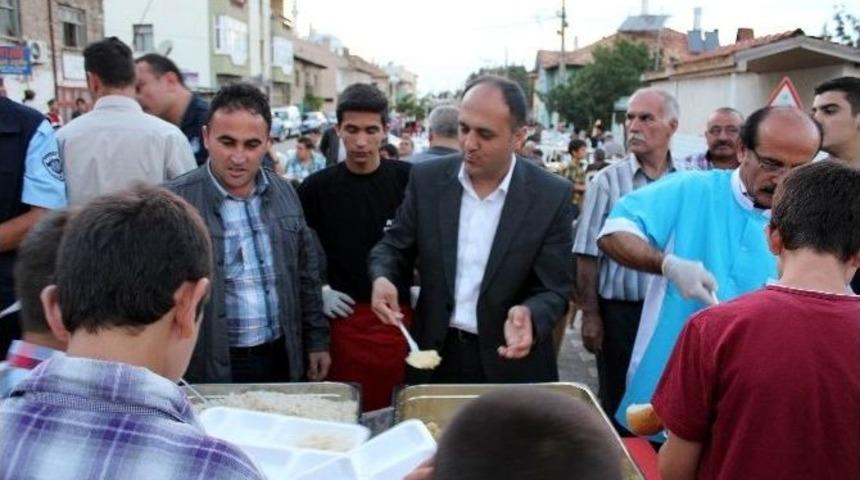 Beyşehir&rsquo;in &Uuml;z&uuml;ml&uuml; Mahallesinde Toplu İftar Coşkusu