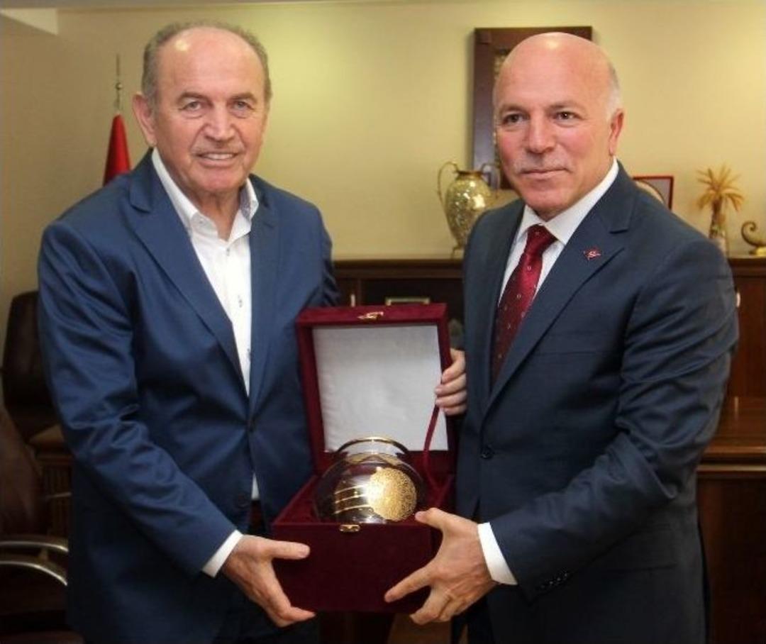 İstanbul B&uuml;y&uuml;kşehir Belediye Başkanı Topbaş: