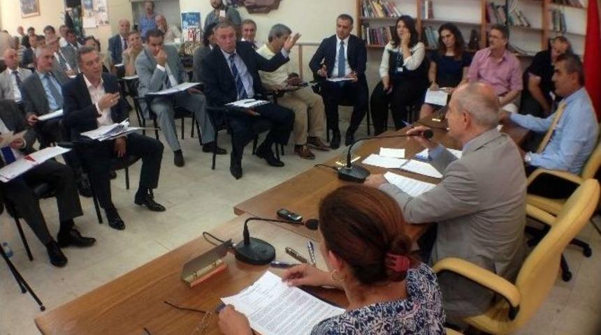 Belediye Meclisi Kahvehaneye Taşındı