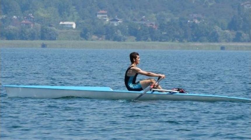 T&uuml;rkiye Şampiyonu, İznikspor K&uuml;rek Takımı