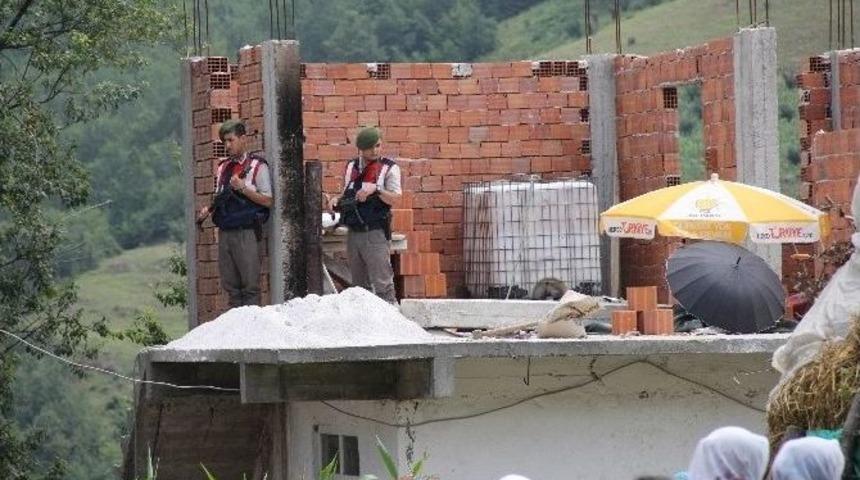 &Uuml;zerine İnşaat Kolonu D&uuml;şen 6 Yaşındaki &Ccedil;ocuk Hayatını Kaybetti