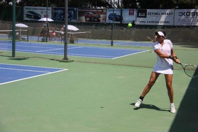 1. Uluslararası Bayanlar Balıkesir Tenis Turnuvası Başladı