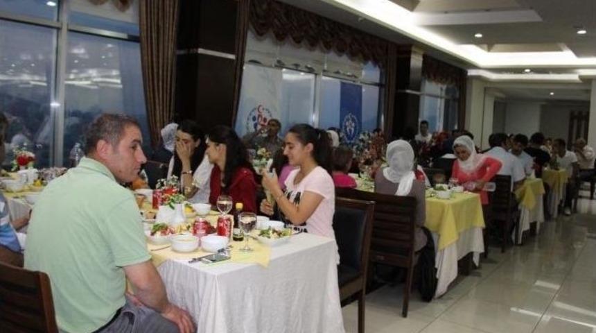 Şırnak Gen&ccedil;lik Hizmetleri Ve Spor İl M&uuml;d&uuml;rl&uuml;ğ&uuml;'nden Geleneksel İftar Yemeği