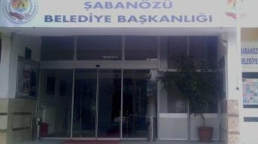 Mhp'li Başkan Belediye'ye T.c'li Tabela Astırdı