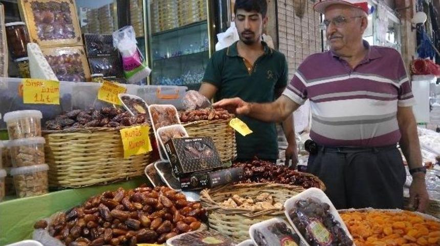 Ramazan Ayının Vazge&ccedil;ilmesi Hurma Tezgahlarda