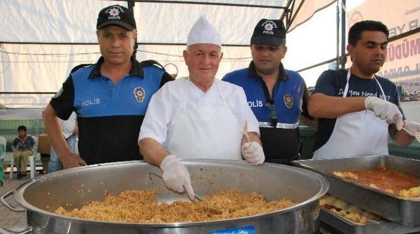 Edirne Emniyetinden İftar Yemeği