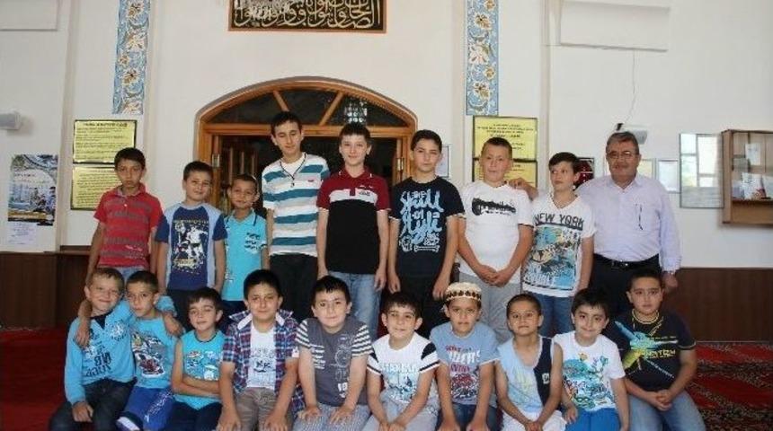 &Ouml;ğrenciler Camiye Koştu