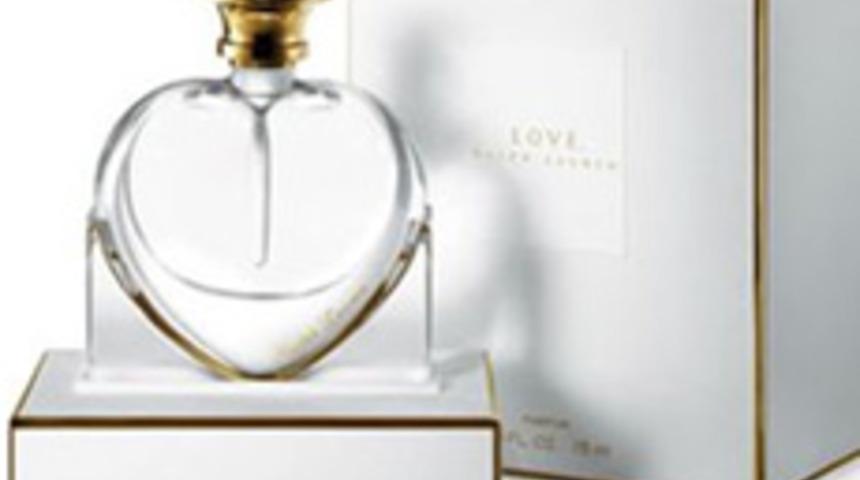 Aşk Hi&ccedil; B&ouml;yle Kokmadı