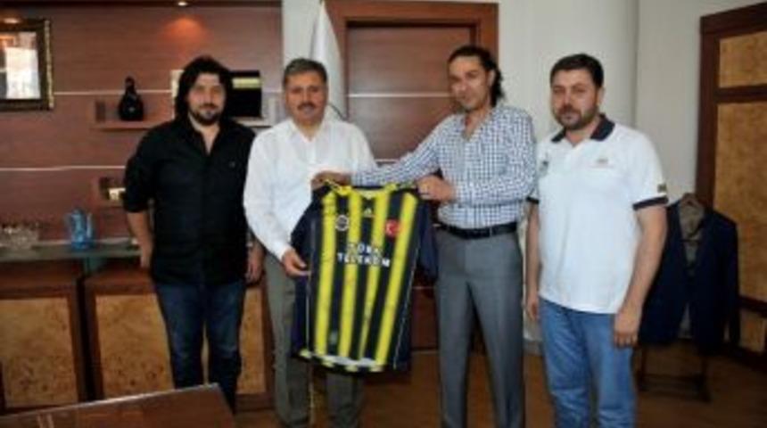 Fenerbah&ccedil;eliler Derneği'nden, Başkan &Ccedil;akır'a Ziyaret