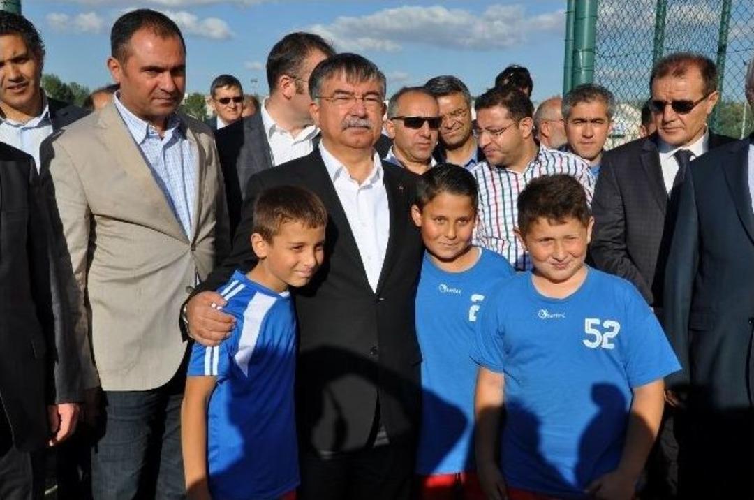 Savunma Bakanı Yılmaz'dan Sivasspor'a Destek