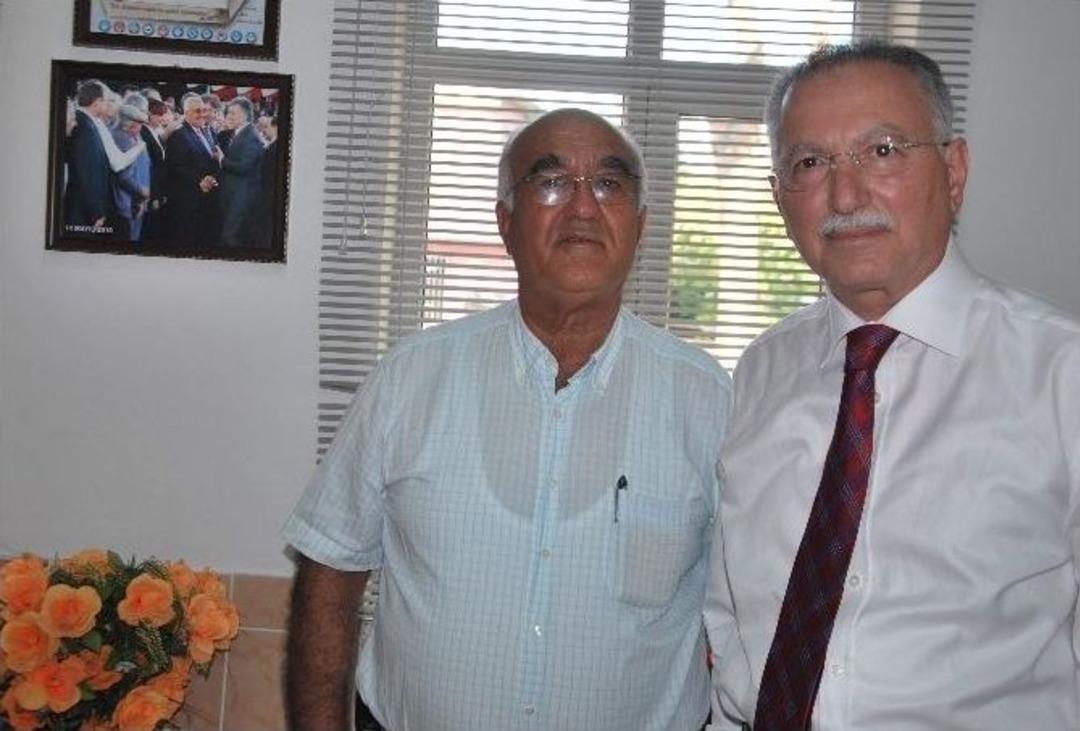 İhsanoğlu, Menderes&rsquo;in K&ouml;y&uuml; &Ccedil;akırbeyli&rsquo;yi Ziyaret Etti