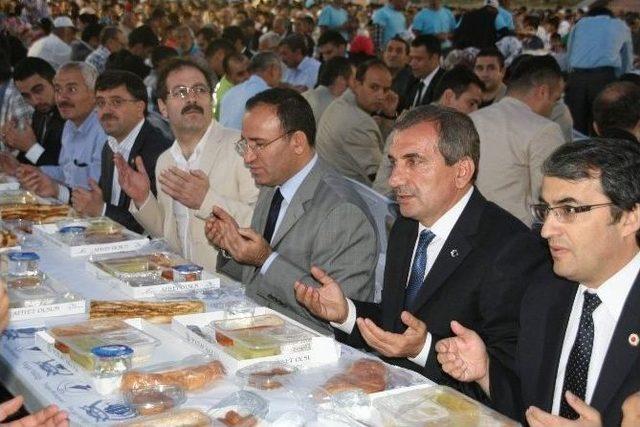 Adalet Bakanı Bekri Bozdağ: &ldquo;t&uuml;rk Milleti İlk Defa Cumhurbaşkanı&rsquo;nı Kendisi Se&ccedil;ecek&rdquo; 2