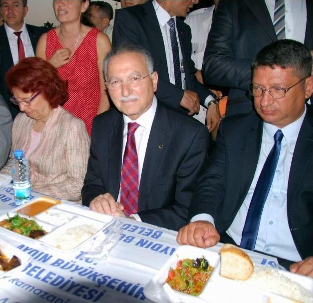 İhsanoğlu, Orunucu İftar &Ccedil;adırında A&ccedil;tı