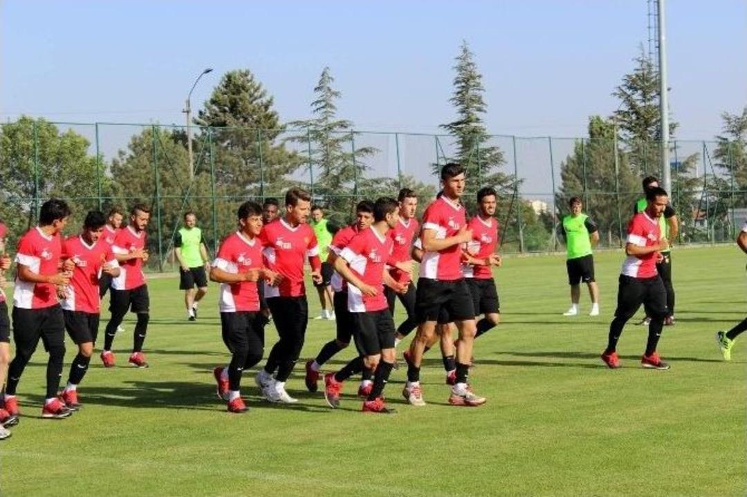 Eskişehirspor&rsquo;da Sezon &Ouml;ncesi Hazırlıklar S&uuml;r&uuml;yor