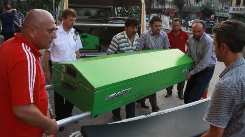 Takla Atan Trakt&ouml;r&uuml;n S&uuml;r&uuml;c&uuml;s&uuml; Hayatını Kaybetti