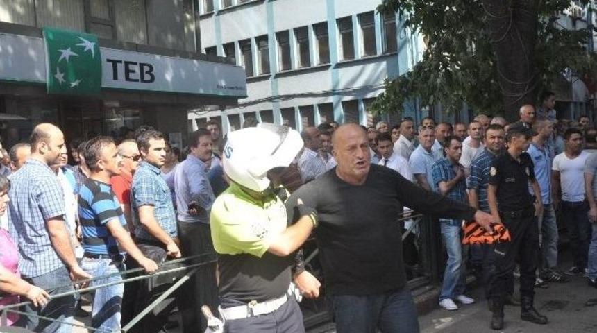 Alkoll&uuml; S&uuml;r&uuml;c&uuml; Caddeyi Birbirine Kattı