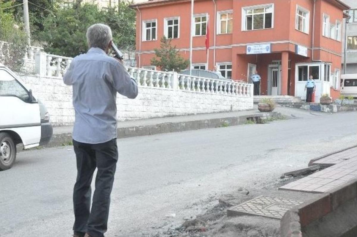 (&ouml;zel Haber) Karakolda 'evrak Yok' Denilince &Ccedil;ılgına D&ouml;nd&uuml;