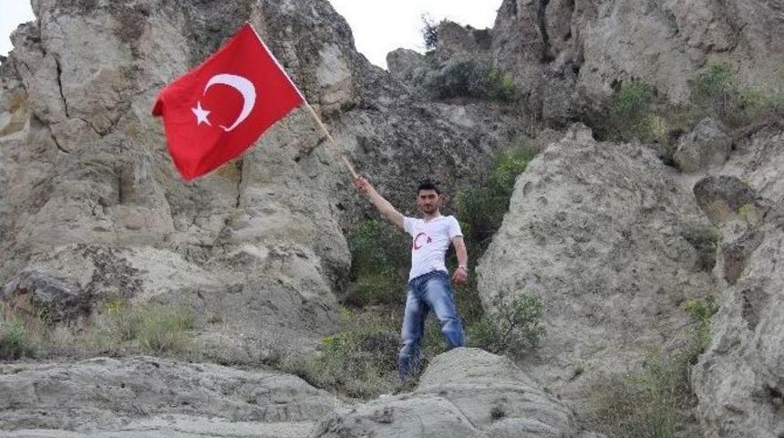 (&ouml;zel Haber) Bayrak İndirme Olayına Kızdı Klibinde Bayrak Dikti