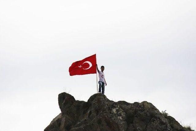 (&ouml;zel Haber) Bayrak İndirme Olayına Kızdı Klibinde Bayrak Dikti 1