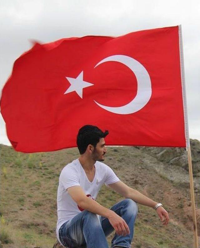 (&ouml;zel Haber) Bayrak İndirme Olayına Kızdı Klibinde Bayrak Dikti 2