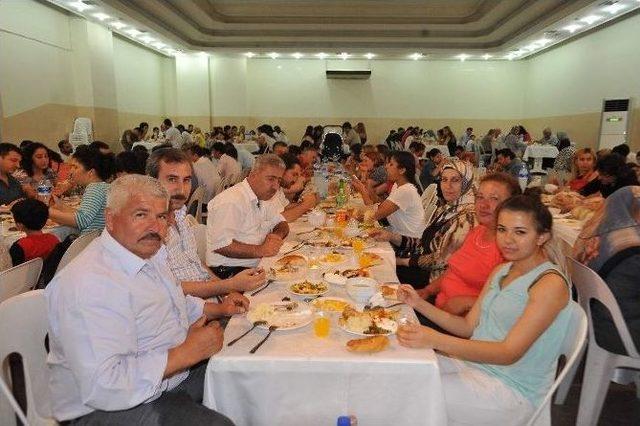 Nazillili Berber Ve Kuaf&ouml;rler İlk Kez Birlikte Oru&ccedil; A&ccedil;tı 2