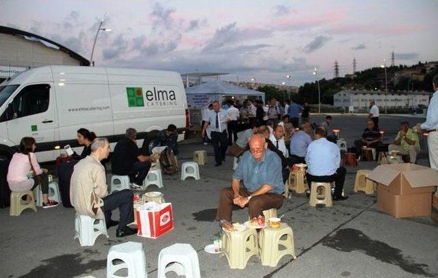 İspark’tan Alibeyköy Cep Otogarı Yolcularına İftar Yemeği