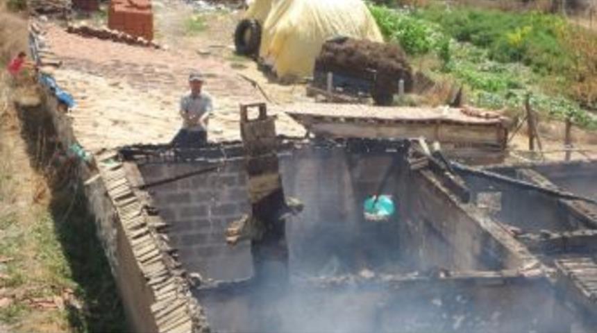 T&uuml;tenli&rsquo;de &Uuml;&ccedil; Ev K&uuml;l Oldu