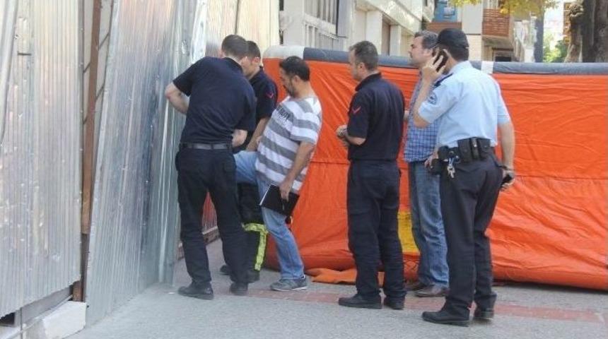 İşten &Ccedil;ıkarıldı, Şehrin Merkezinde 6 Katlı Binanın &Ccedil;atısında İntihara Kalkıştı