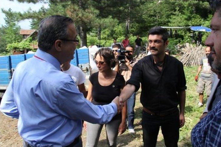 Vali Su, Firak Filminin Setini Ziyaret Etti G2