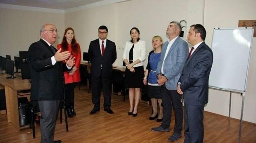 G&uuml;rcistan&rsquo;da Acara Eğitim Vakfına Ekipman Desteği