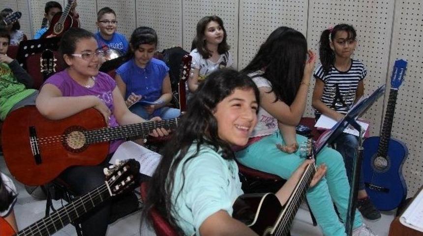 Geleceğin Sanat&ccedil;ıları Yetişiyor