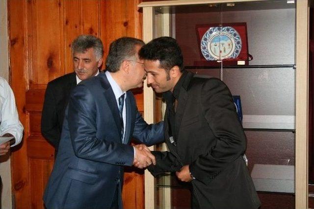 Kars Valisinden Başarılı Sporculara &Ouml;d&uuml;l 2