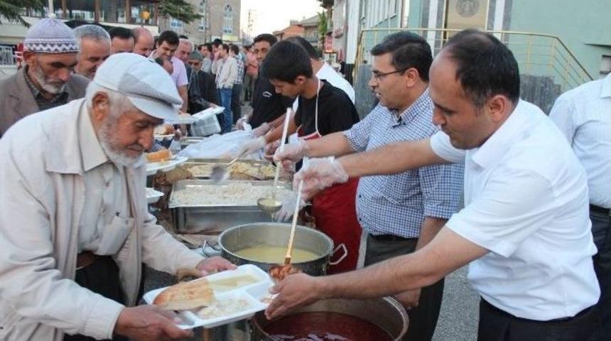 Oru&ccedil;larını Top Atışları Ve Havai Fişek G&ouml;sterileriyle A&ccedil;tılar