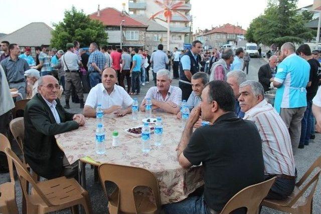 Oru&ccedil;larını Top Atışları Ve Havai Fişek G&ouml;sterileriyle A&ccedil;tılar 1