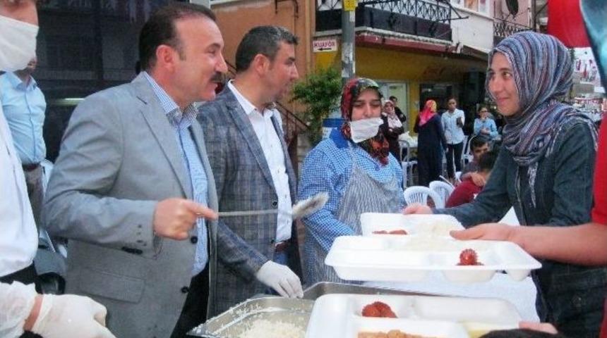 İzmit&rsquo;te Binler İftarda Buluşuyor