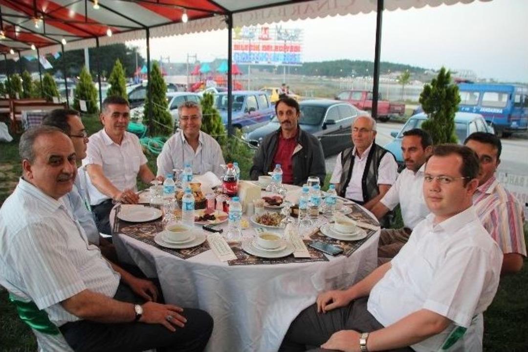 Bilecik Muhtarlar Derneği'nden İftar Yemeği