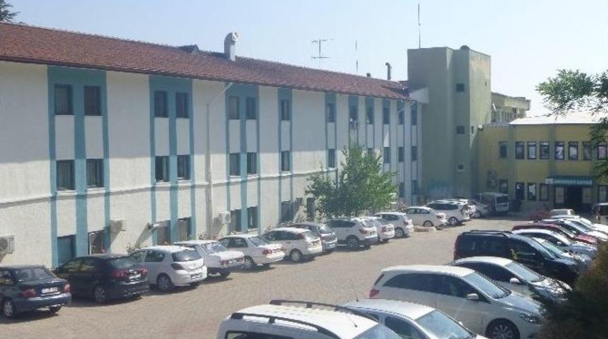 Bilecik Devlet Hastanesi Binasının Dış Cephesi Boyanıyor