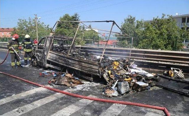 Yağ Yüklü Kamyonet Hurdaya Döndü 1