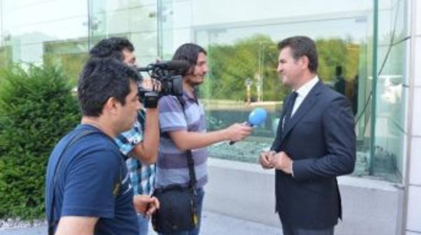 (&ouml;zel Haber) Sarıg&uuml;l, Tansu &Ccedil;iller&rsquo;i Hastanede Ziyaret Etti