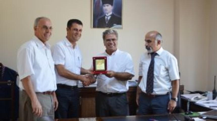 Odt&uuml;&rsquo;den Akduman'a Teşekk&uuml;r Plaketi