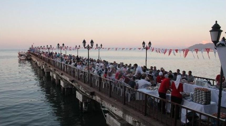 &Uuml;nye İskelesi'nde 4 Bin Kişilik İftar