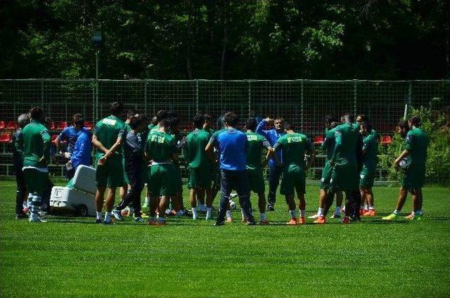 Bursaspor’da Çalışmalar Devam Ediyor