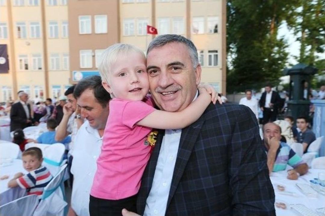 Kaynarca G&ouml;n&uuml;l Sofralarında Buluştu