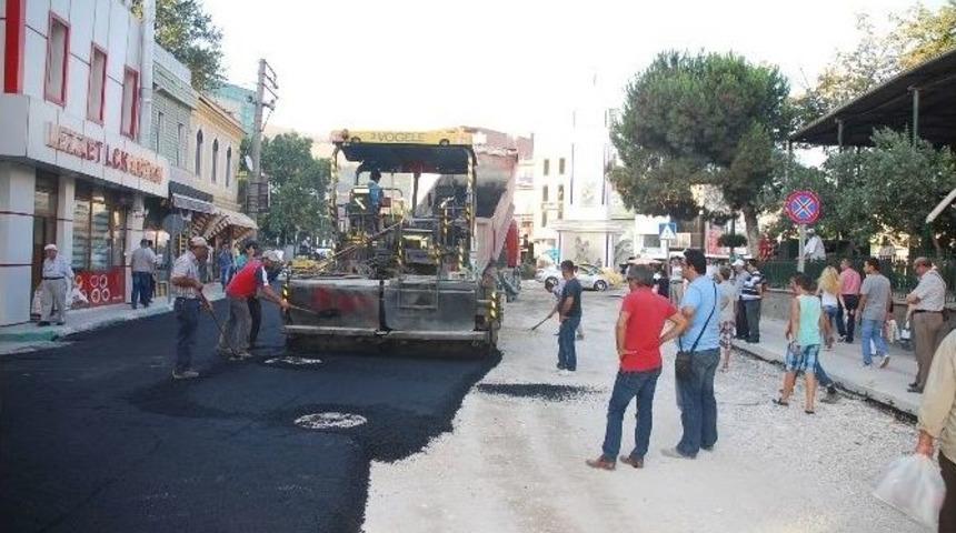 Gemlik'te Asfaltlama &Ccedil;alışmaları Gece G&uuml;nd&uuml;z Devam Ediyor