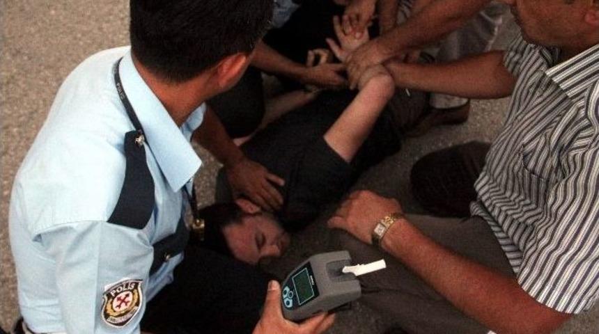 Alkoll&uuml; S&uuml;r&uuml;c&uuml; Polise Zor Anlar Yaşattı