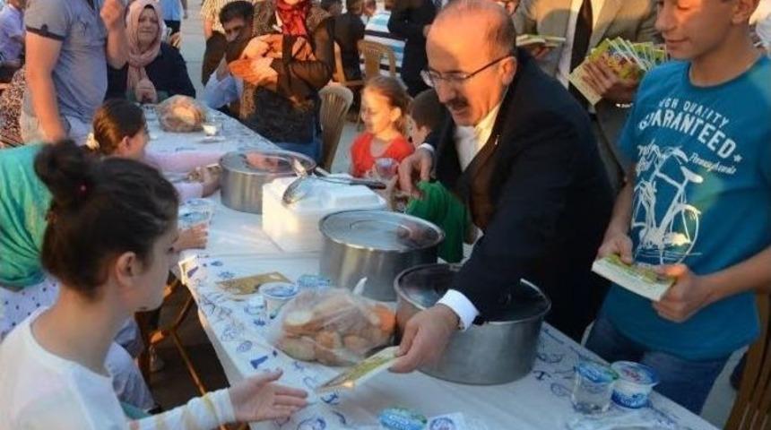 Trabzon B&uuml;y&uuml;kşehir Belediyesi'nin İftar Programları S&uuml;r&uuml;yor